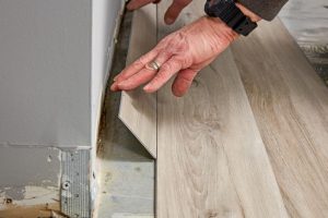 Cutting and fitting of the last planks